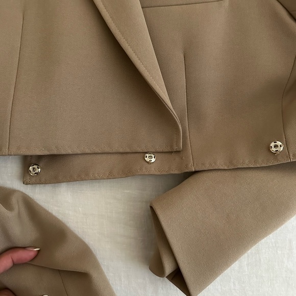 Reworked Cropped Tan Camel Blazer - Picture 3 of 4